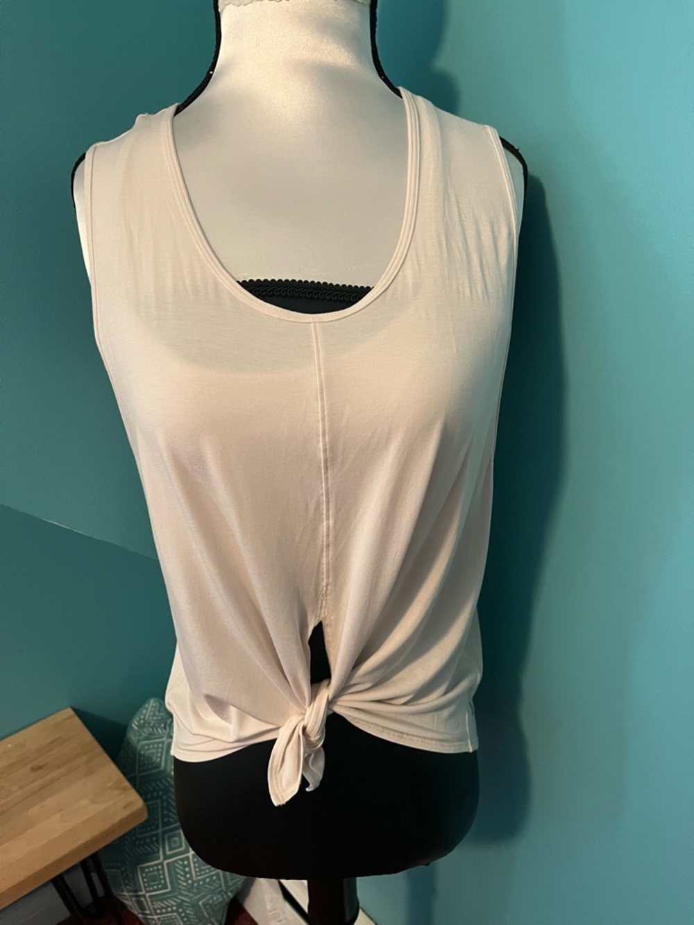 lululemon athletica Cream Sleeveless Split Hem Tank with built in bra